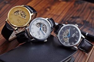Zegarek czy czasomierz? Porównanie zegarka mechanicznego i na baterię