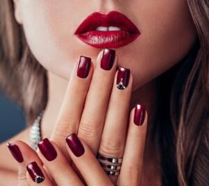 Manicure hybrydowy – 5 prostych trików, które odmienią twoje paznokcie!