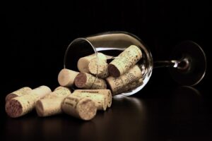 Jak korkować wino i które korki warto wybrać?