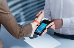 Xiaomi Mi Band 6 NFC – najtańsza smart opaska na rynku, którą zapłacisz zbliżeniowo