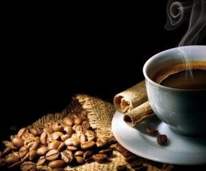 Pij kawę i bądź zdrów – zalety spożywania napoju