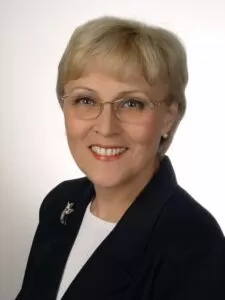 prof. Elżbieta Tarnawska