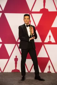 Rami Malek - ze statuetką Oscara