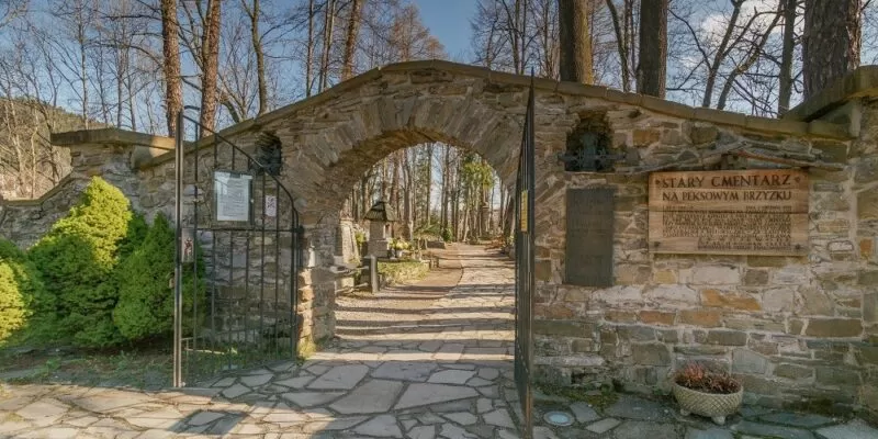 Najstarsze cmentarze w Polsce