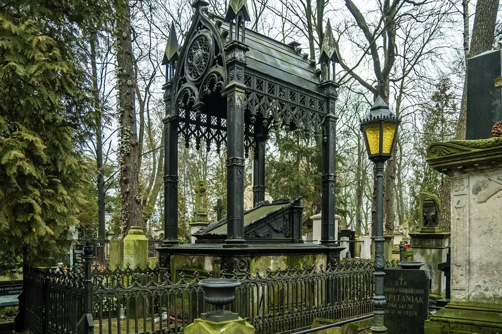 Najstarsze cmentarze w Polsce